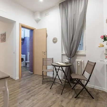 Cornelia House Apartment